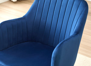 Miami Dining Table with 4 Charlotte Velvet Chairs